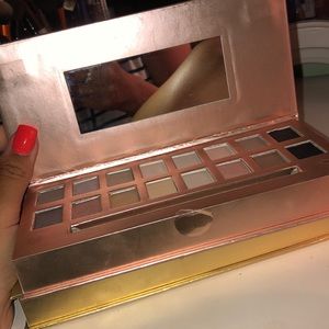 style essentials Makeup - Essential Nudes Eyeshadow Collection style essentials Makeup - Essential Nudes Eyeshadow Collection